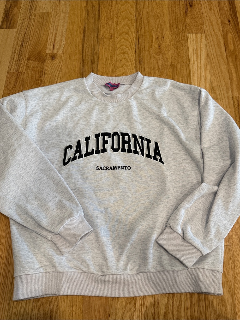 Edikted Light Gray "California Sacramento" Crewneck Sweatshirt